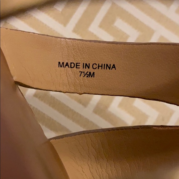 Banana Republic Gold Sandals - Picture 4 of 6